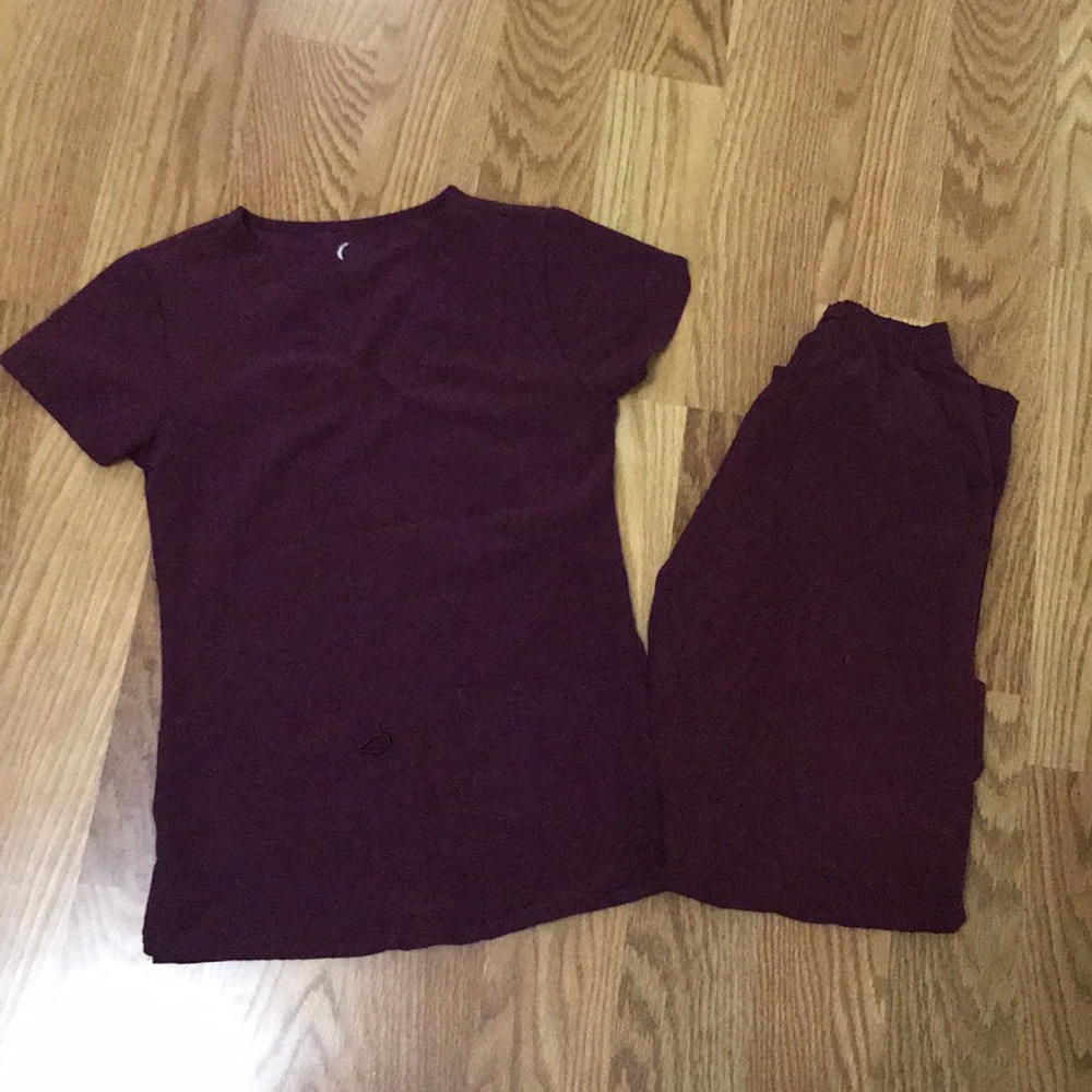 Set of maroon scrub